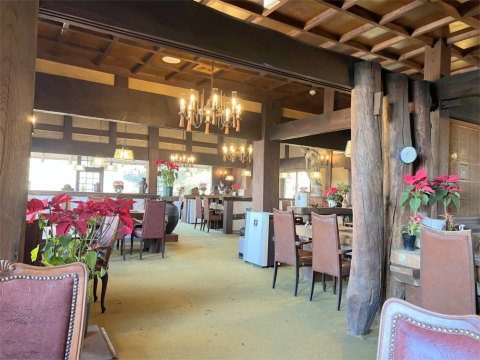 茨城県つくば市臼井にある焼肉、ステーキ、しゃぶしゃぶ、すき焼き「筑波山 常陸牛料理 ひたち野」店内