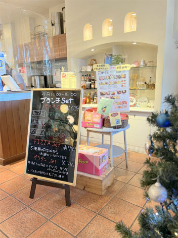 千葉県松戸市松戸新田にあるイタリアンのお店「Bakery Italian Restaurant MACARONI MARKRT ベーカリーイタリアンレストラン マカロニ市場 松戸店」店内