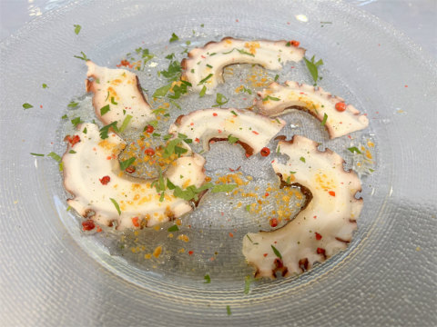 千葉県松戸市松戸新田にあるイタリアンのお店「Bakery Italian Restaurant MACARONI MARKRT ベーカリーイタリアンレストラン マカロニ市場 松戸店」前菜(タコのマリネ)