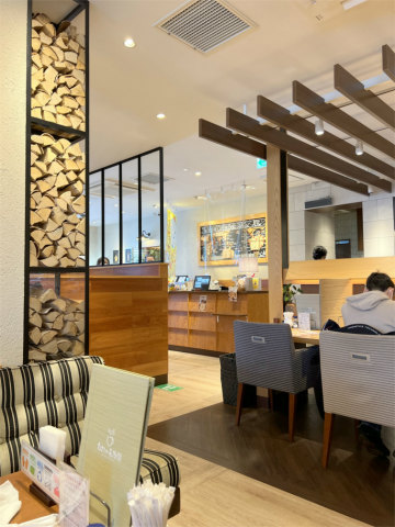 千葉県松戸市松戸新田にあるカフェ「むさしの森珈琲 松戸新田店」店内