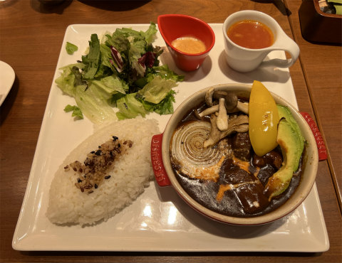 千葉県松戸市松戸新田にあるカフェ「むさしの森珈琲 松戸新田店」グリル野菜ととろけるビーフシチューのご馳走プレート
