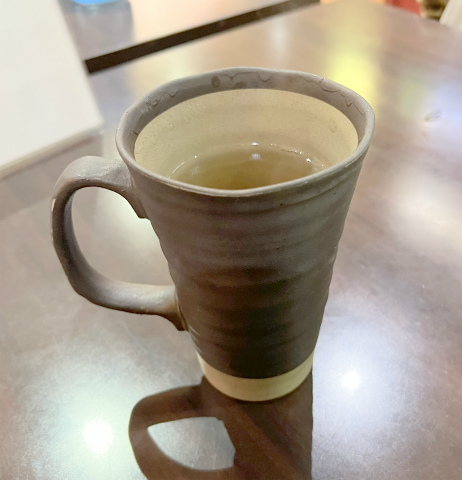 東京都足立区千住3丁目にある居酒屋「創作和食 粋心亭」ホットウーロン茶