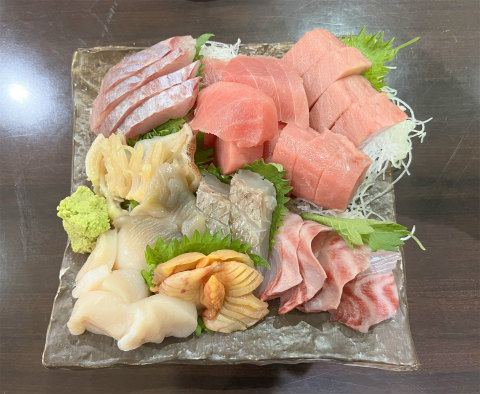 東京都足立区千住3丁目にある居酒屋「創作和食 粋心亭」お刺身の盛り合わせ