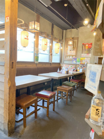 神奈川県横浜市鶴見区鶴見中央4丁目にある「水炊き・焼き鳥 とりいちず酒場 鶴見東口店」店内