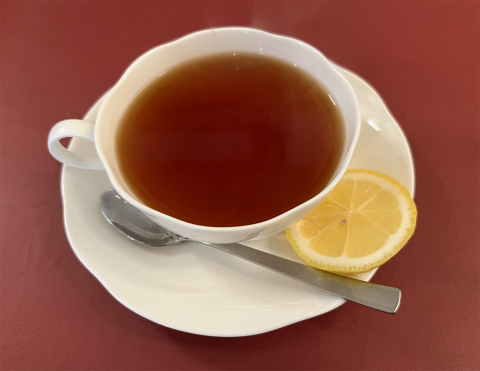 千葉県四街道市鷹の台2丁目にあるレストラン「洋食 古時古時(KOTOKOTO)」ドリンク(ホットレモンティー)