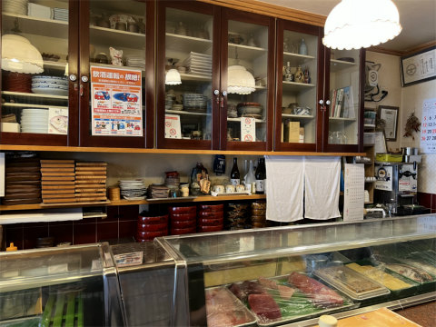 東京都町田市森野6丁目にある鮨店「江戸前鮨一」店内