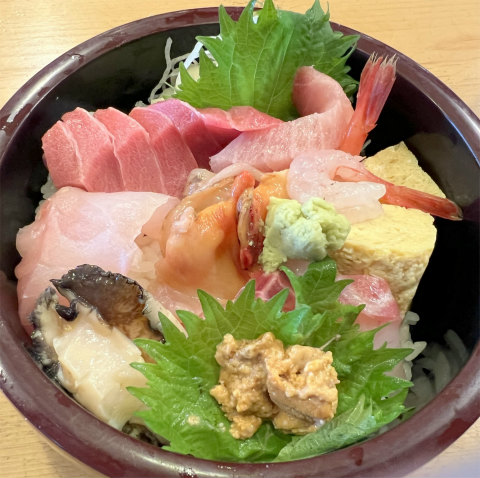 東京都町田市森野6丁目にある鮨店「江戸前鮨一」特上ちらし