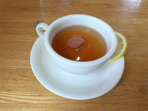 埼玉県入間市下藤沢3丁目にあるカフェ「cake&cafe CHALON(ケーキ アンド カフェ シャロン)」ホットレモンティー