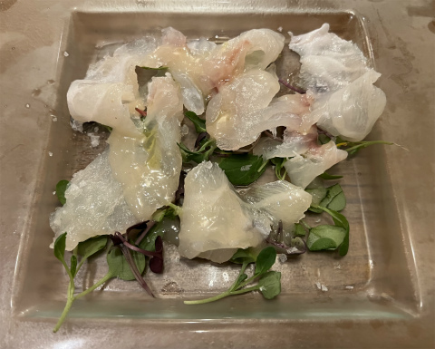 東京都練馬区練馬1丁目にある「ビストロ コックオーヴァン」本日の鮮魚(真鯛)のカルパッチョ