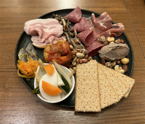 東京都練馬区練馬1丁目にある「ビストロ コックオーヴァン」前菜盛り合わせ(2人前)