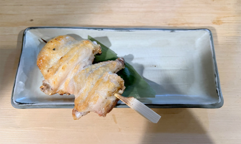神奈川県横浜市中区常盤町5丁目にある焼鳥店「焼とり専門店 半どん」 焼鳥(手羽先)