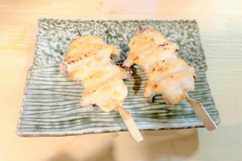 神奈川県横浜市中区常盤町5丁目にある焼鳥店「焼とり専門店 半どん」焼鳥(手羽先)