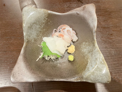 東京都墨田区八広1丁目にある居酒屋「旬味酒処 越後」唐津白いか刺