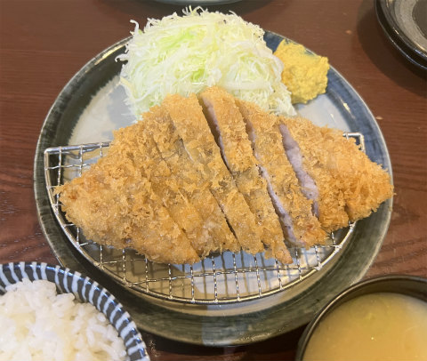 東京都台東区浅草1丁目にあるとんかつ専門店「とんかつ割烹 だんき」ヒレカツ