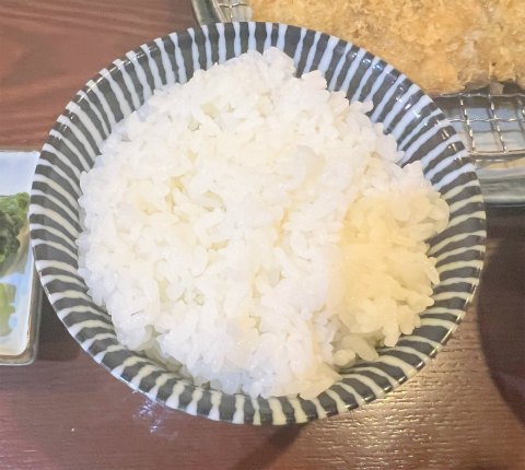 東京都台東区浅草1丁目にあるとんかつ専門店「とんかつ割烹 だんき」ヒレカツ定食のご飯