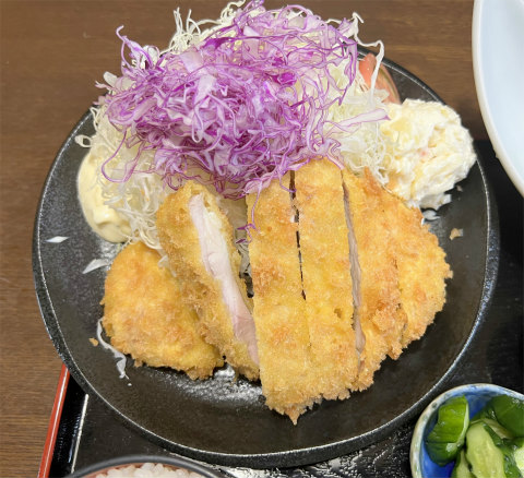 茨城県つくばみらい市細代にある魚介、海鮮料理のお店「小名浜」ぜいたく御膳のチキンかつ