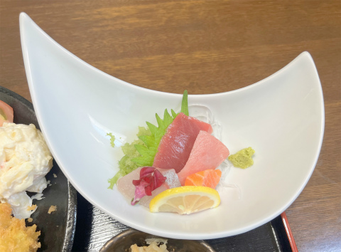 茨城県つくばみらい市細代にある魚介、海鮮料理のお店「小名浜」ぜいたく御膳の刺身