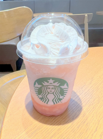 茨城県龍ケ崎市中根台4丁目にあるカフェ「STARBUCKS COFFEE スターバックスコーヒー 龍ヶ崎店」GABURI ピーチ フラペチーノ