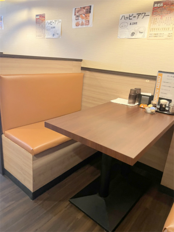 神奈川県横浜市神奈川区浦島町にある居酒屋「誠 ちょい呑み酒場」店内