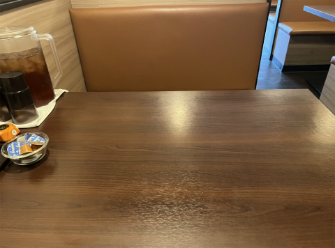 神奈川県横浜市神奈川区浦島町にある居酒屋「誠 ちょい呑み酒場」店内