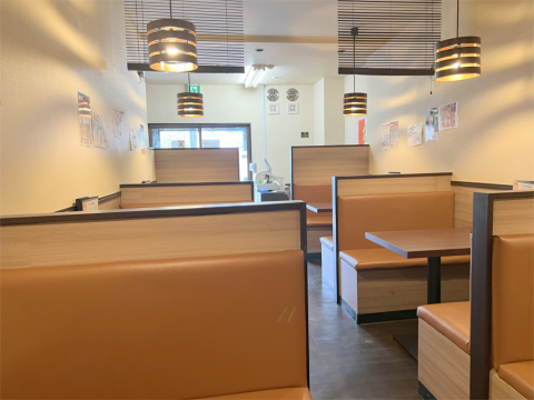 神奈川県横浜市神奈川区浦島町にある居酒屋「誠 ちょい呑み酒場」店内