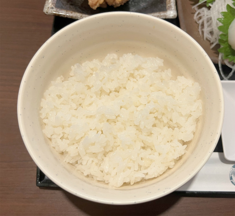 神奈川県横浜市神奈川区浦島町にある居酒屋「誠 ちょい呑み酒場」ランチ定食のごはん