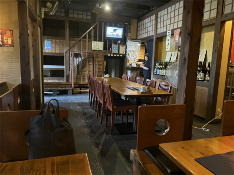 神奈川県横浜市神奈川区浦島町にあるうどん、そばのお店「関内 扇庵」店内