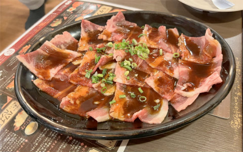 埼玉県和光市丸山台2丁目にあるお好み焼き、もんじゃ焼きの「お好み焼 道とん堀 和光店」牛カルビ