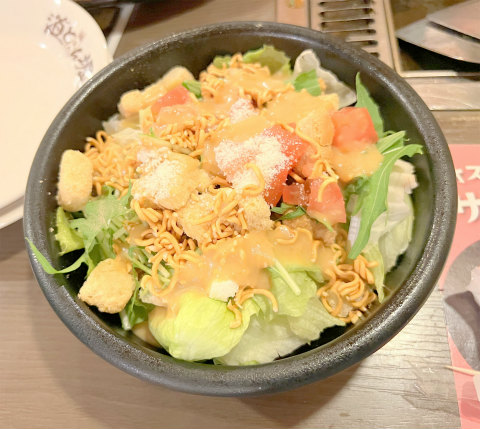 埼玉県和光市丸山台2丁目にあるお好み焼き、もんじゃ焼きの「お好み焼 道とん堀 和光店」道とん堀サラダ