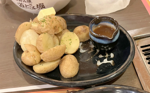 埼玉県和光市丸山台2丁目にあるお好み焼き、もんじゃ焼きの「お好み焼 道とん堀 和光店」北海道産じゃがいもの鉄板焼き