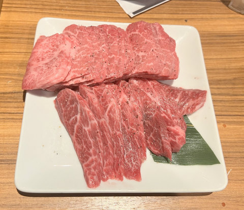 東京都新宿区歌舞伎町1丁目にある焼肉店「和牛焼肉食べ放題 肉屋の台所 新宿店」食べ放題Bコースで出てきた牛肉