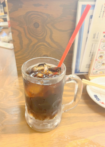東京都港区新橋2丁目にある居酒屋、明石焼きのお店「明石ニューワールド 新橋店」ウーロン茶