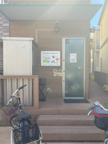 神奈川県横浜市鶴見区生麦1丁目にあるカフェ「カフェ&レンタルスペース happy cafe iitoko(ハッピーカフェ いいトコ) 」店舗入口