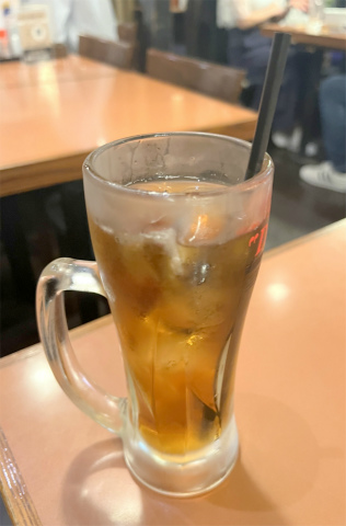 東京都港区新橋2丁目にある串揚げのお店「串揚げじゅらく 新橋店」ウーロン茶