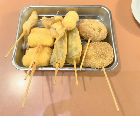 東京都港区新橋2丁目にある串揚げのお店「串揚げじゅらく 新橋店」最初に出てくる串揚げ