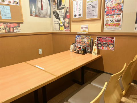 東京都葛飾区青戸3丁目にある居酒屋「炭火串焼 八剣伝 京成青砥店」店内