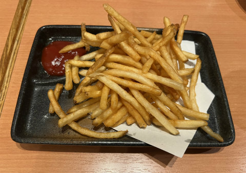 東京都葛飾区青戸3丁目にある居酒屋「炭火串焼 八剣伝 京成青砥店」さくさくポテトフライ