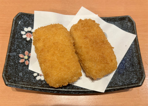 東京都葛飾区青戸3丁目にある居酒屋「炭火串焼 八剣伝 京成青砥店」カニクリームコロッケ