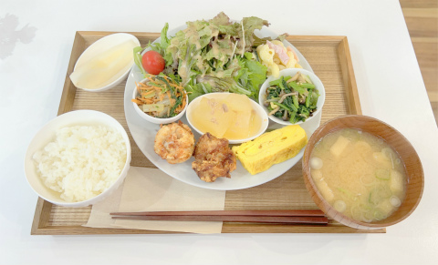 東京都江戸川区江戸川1丁目にある食堂とカフェの「惣菜&珈琲 猫舌食堂」