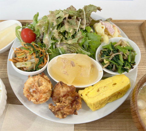 東京都江戸川区江戸川1丁目にある食堂とカフェの「惣菜&珈琲 猫舌食堂」