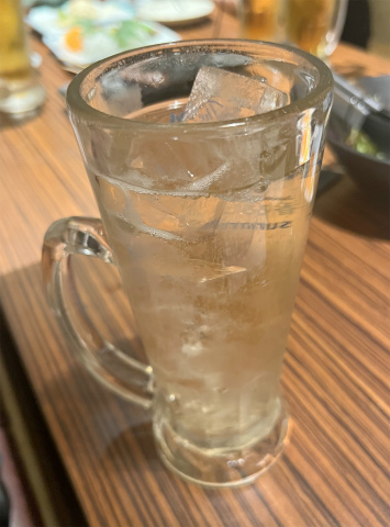 東京都墨田区錦糸2丁目にある焼鳥、居酒屋のお店「焼き鳥&手羽先食べ放題 個室居酒屋 串楽 錦糸町店」梅酒ソーダ割