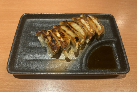 東京都葛飾区青戸3丁目にある居酒屋「炭火串焼 八剣伝 京成青砥店」八剣伝ギョーザ
