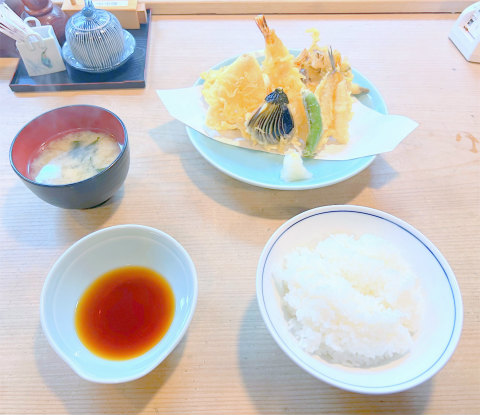 神奈川県横浜市鶴見区生麦5丁目にある天ぷら、割烹のお店「味童 天金」天婦羅定食(上)