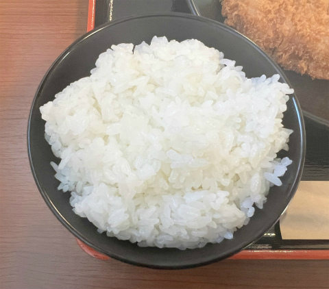 埼玉県越谷市砂原にあるとんかつ店「国産銘柄豚 彩とんかつ」やんばる島豚あぐー ロースかつ定食のごはん