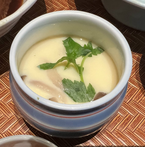 埼玉県越谷市レイクタウン4丁目にある和食店「和食飛賀屋 越谷レイクタウンkaze店」本日の煮魚とお刺身御膳の茶碗蒸し