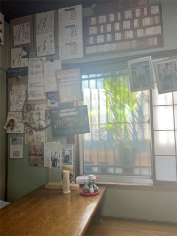 東京都世田谷区瀬田5丁目にある定食、居酒屋のお店「お食事処 与作」店内