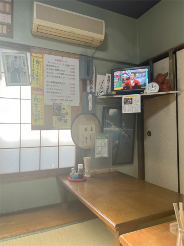 東京都世田谷区瀬田5丁目にある定食、居酒屋のお店「お食事処 与作」店内