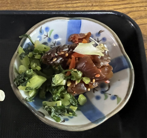 東京都世田谷区瀬田5丁目にある定食、居酒屋のお店「お食事処 与作」ミックスフライ定食の小鉢