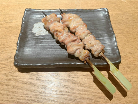 東京都中央区日本橋小伝馬町にある焼鳥、居酒屋の「炭火焼鳥と旨い焼魚 鳥舟」焼鳥(せせり)