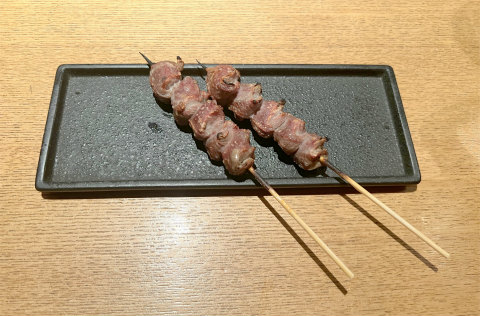 東京都中央区日本橋小伝馬町にある焼鳥、居酒屋の「炭火焼鳥と旨い焼魚 鳥舟」焼鳥(砂肝)